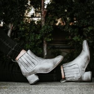 FREEBIRD by Steven, Size 6, Dane Bootie in gray/brown snake skin